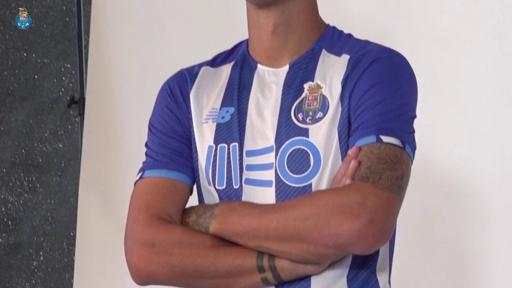 Behind the scenes of FC Porto’s 2021-22 photoshoot. DUGOUT