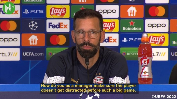 Van Nistelrooy spoke about PSV's Cody Gakpo. DUGOUT