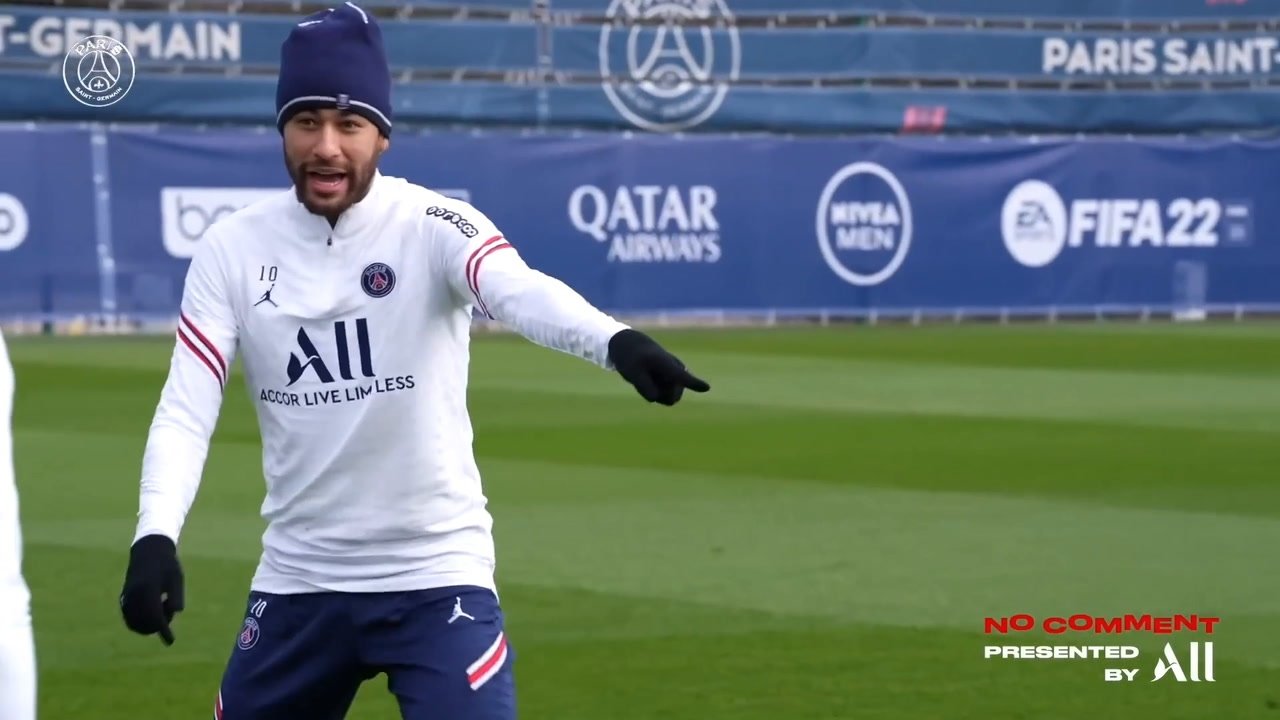 VIDEO: Neymar back on the training pitch