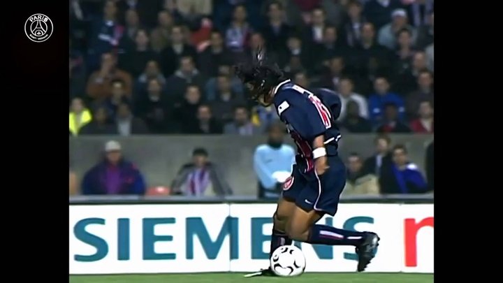 VIDÉO : Ronaldinho - 'J’ai adoré jouer au Parc des Princes'