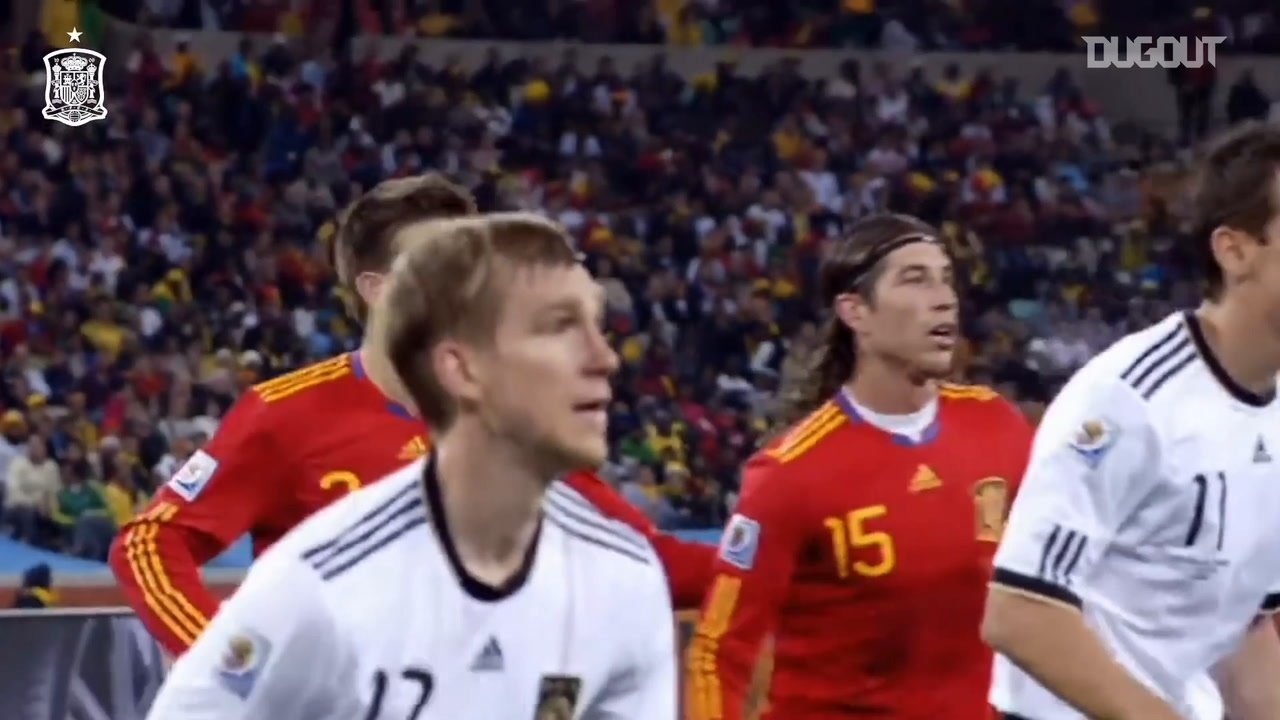 Un cabezazo para la historia de 'la Roja'. DUGOUT