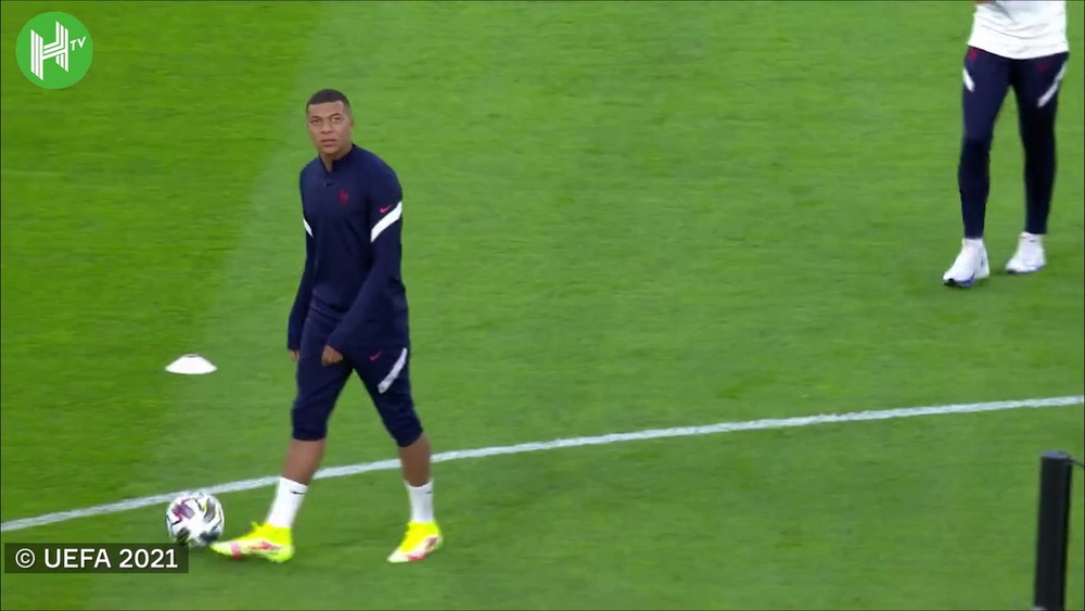 L'entraînement de la France avant la Belgique. Dugout
