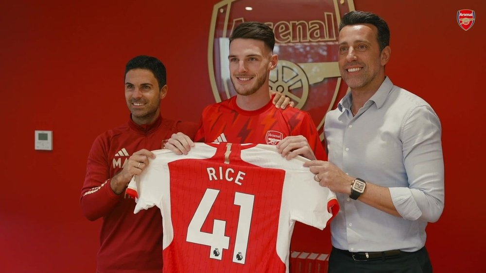 Rice (C) became Arsenal's third signing of the summer. DUGOUT