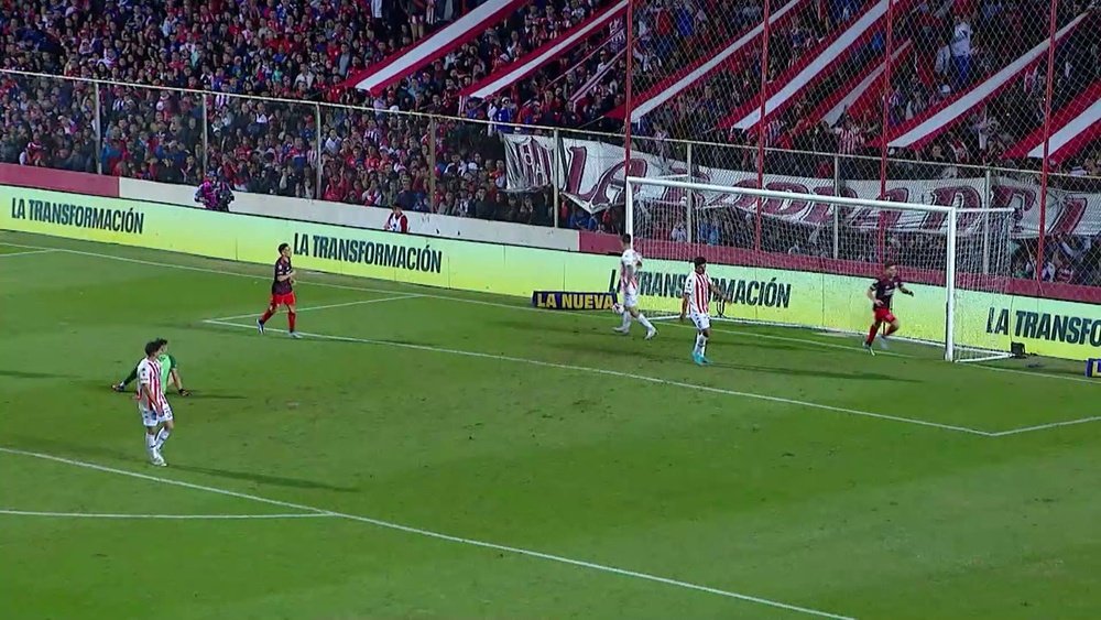 To be Man City player Julian Alvarez scored a lovely chip as River Plate beat Union. DUGOUT