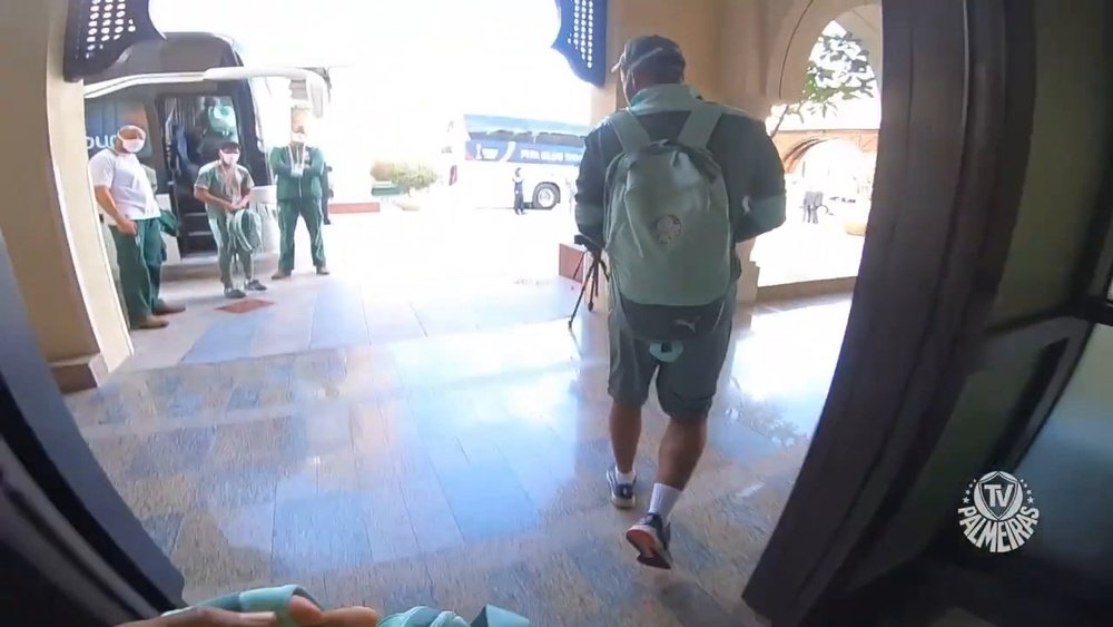 Scarpa filma bastidores do Palmeiras em Abu Dhabi. DUGOUT
