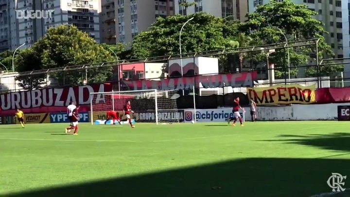 VÍDEO: Flamengo avança às quartas do Brasileirão Sub-20 com hat-trick de Lázaro