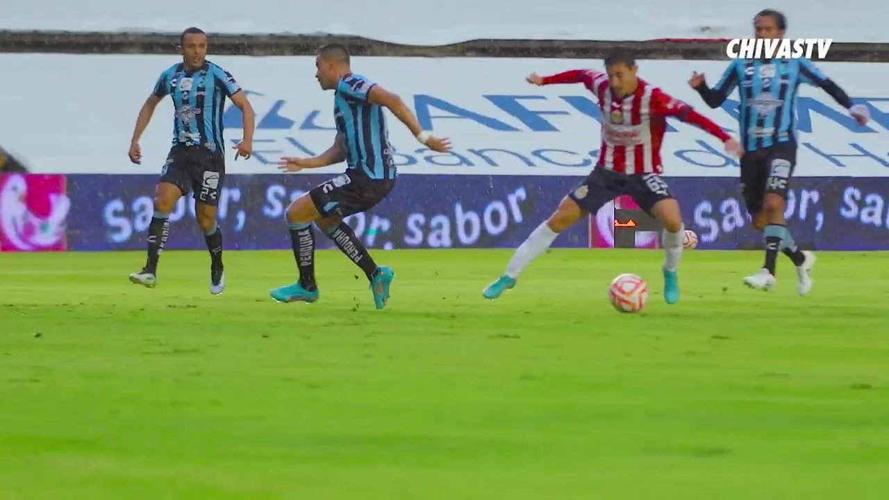 El primer gol de Sebastián Pérez Bouquet en Chivas. DUGOUT