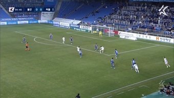 Cho Young-wook scored a great goal in Seoul's loss to Ulsan. DUGOUT