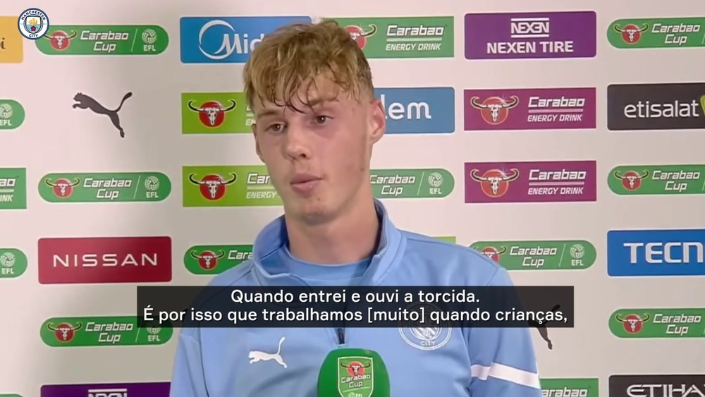 Cole Palmer comemora primeiro gol como profissional.