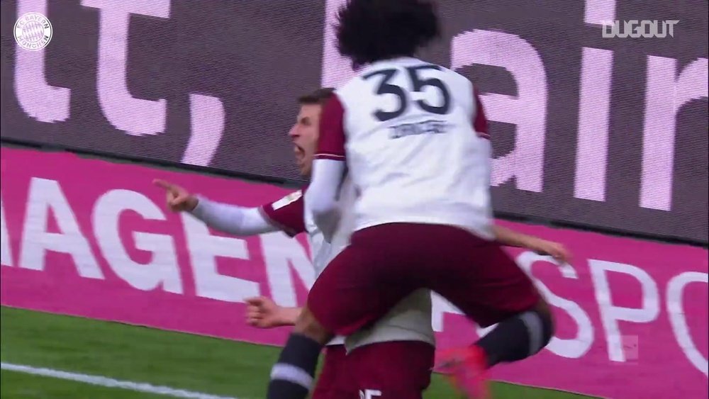 Il goal di Müller contro l'Amburgo. Dugout