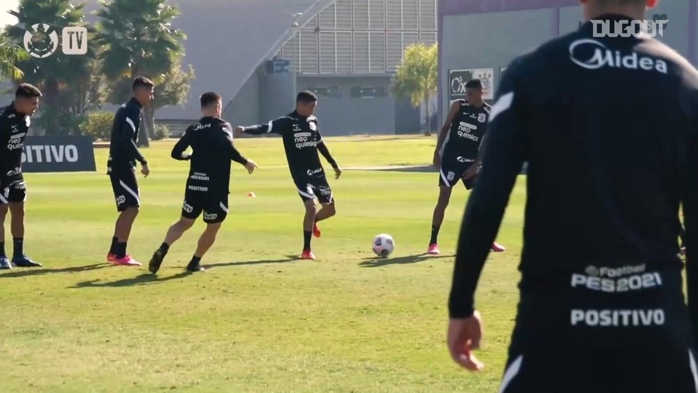 De olho no Huancayo, Corinthians faz treino tático. DUGOUT