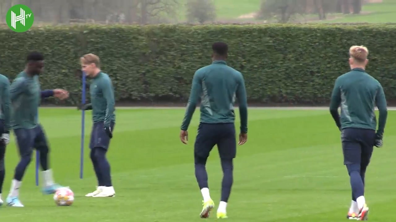 VIDEO: Arteta takes part in Arsenal training ahead of Porto clash