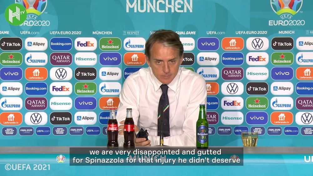 Italy coach Roberto Mancini feels sorry for Leonardo Spinazzola after his injury. DUGOUT