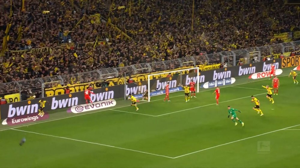 le Signal Iduna Park explose après le but de Modeste. afp