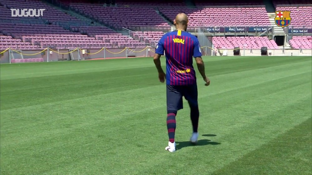 Relembre a chegada de Arturo Vidal no Barcelona. DUGOUT