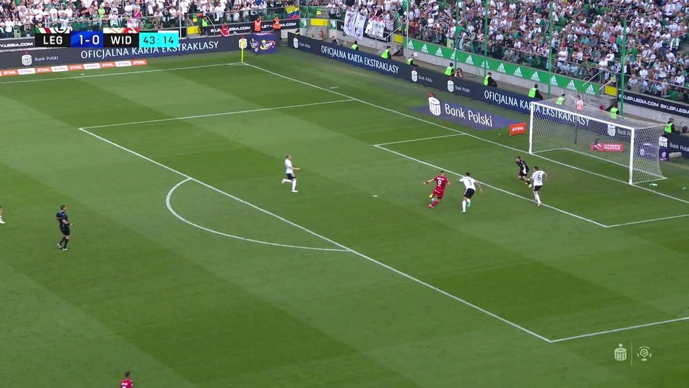 Magnifique but avec une passe décisive du gardien en Pologne. Dugout