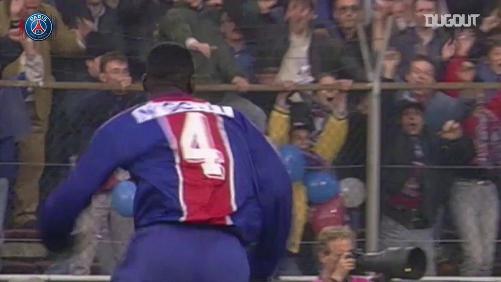 Le coup franc de N'Gotty contre le Rapid de Vienne. DUGOUT