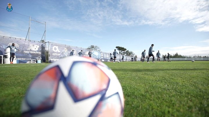 Bastidores do último treino e viagem do FC Porto à Grécia
