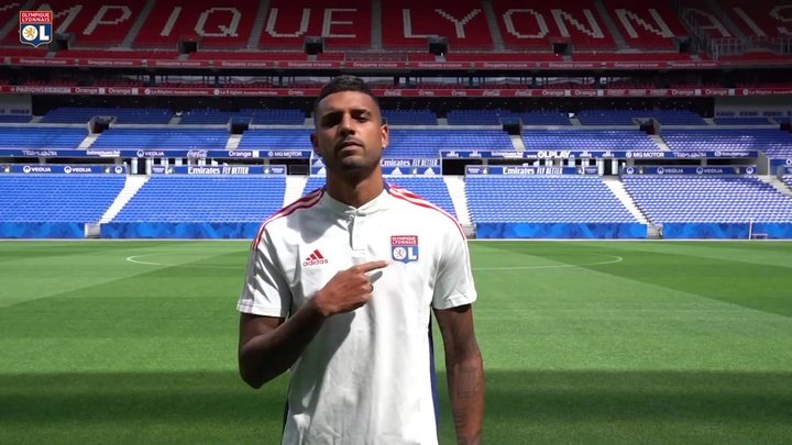 VÍDEO: bastidores da chegada de Emerson Palmieri no Lyon