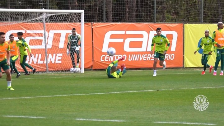 VÍDEO: Piquerez ya es uno más en Palmeiras