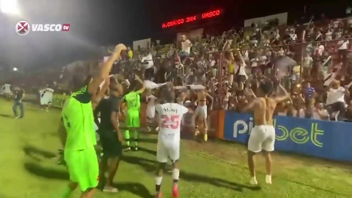 VÍDEO: Veja a festa dos jogadores e torcida após classificação do Vasco na Copinha
