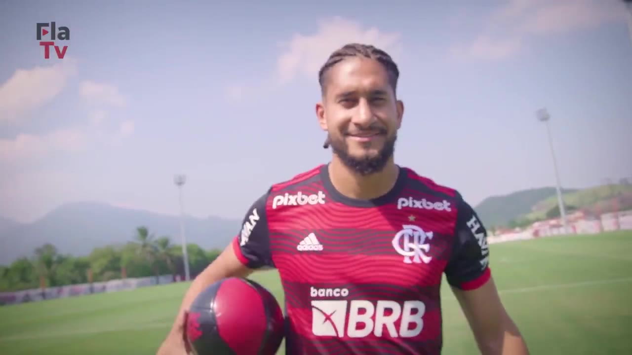 Flamengo anuncia o zagueiro Pablo, que estava na Rússia