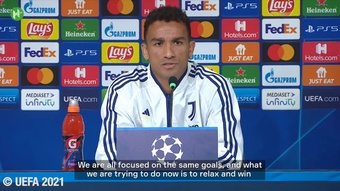 Danilo and Allegri spoke ahead of Juventus' game with Zenit. DUGOUT