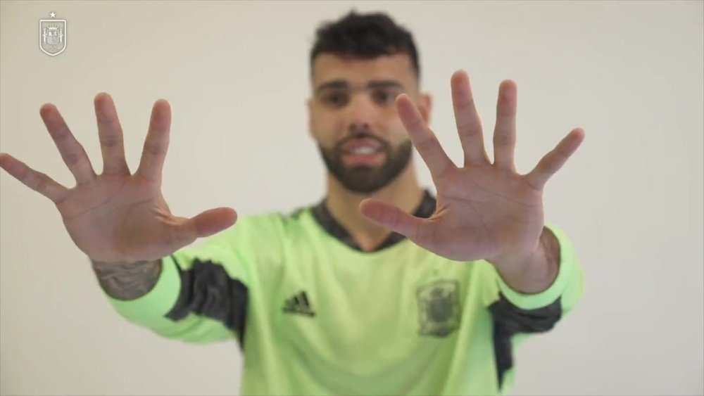 Spain's debutants on the squad: David Raya and Hugo Guillamon. DUGOUT