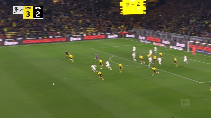 VIDEO: Malen segna a porta vuota e regala la vittoria al Dortmund