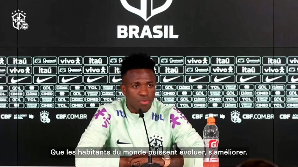 Vinicius Junior en pleurs en conférence de presse. Dugout