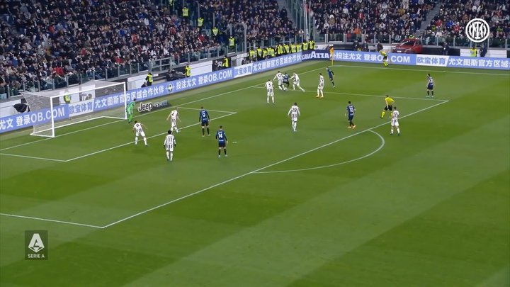 VIDÉO : Hakan Calhanoglu inscrit le but clé au Juventus Stadium