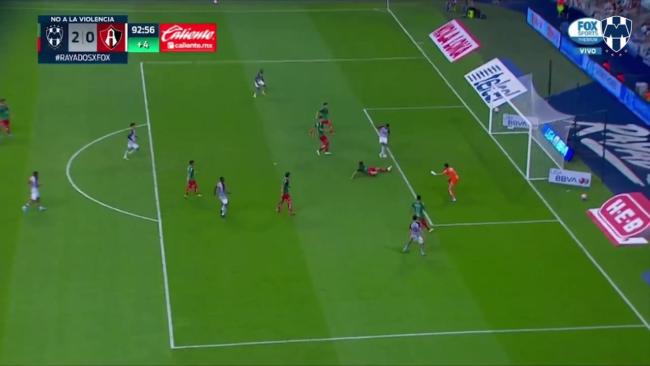VÍDEO: el desastre defensivo de Rayados que casi le cuesta un gol