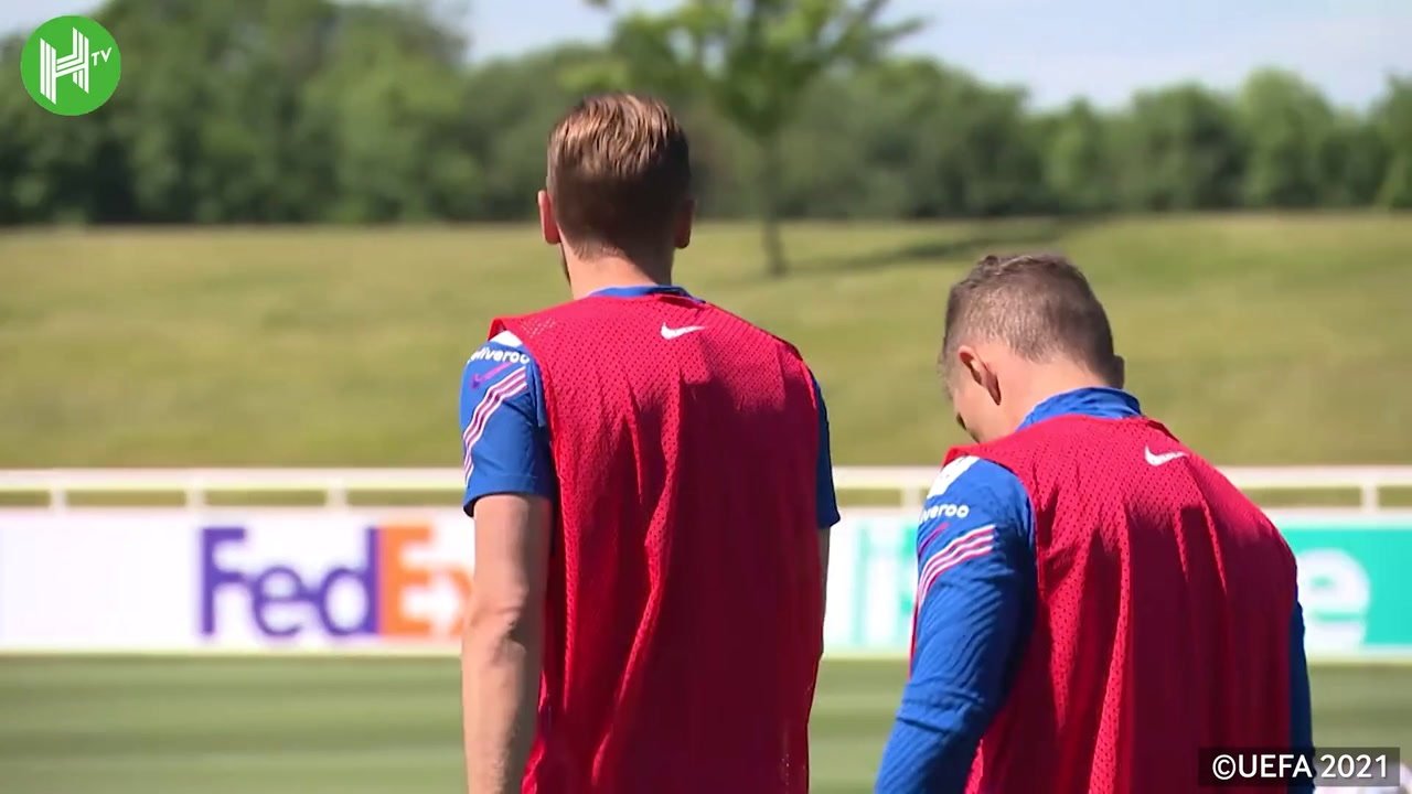VÍDEO: Inglaterra treina antes de estreia contra a Croácia na Euro
