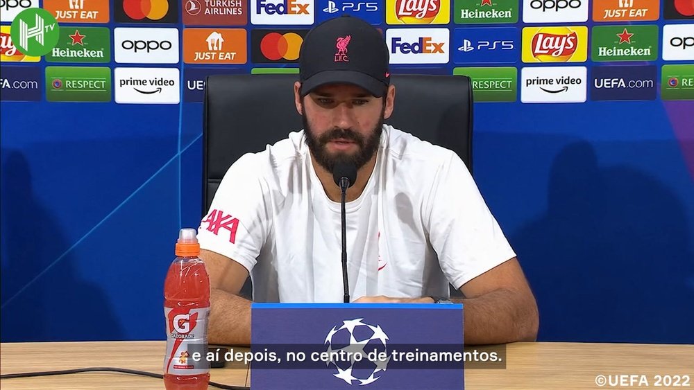 Entrevista coletiva prévia a partida contra o Napoli de Alisson Becker.Dugout
