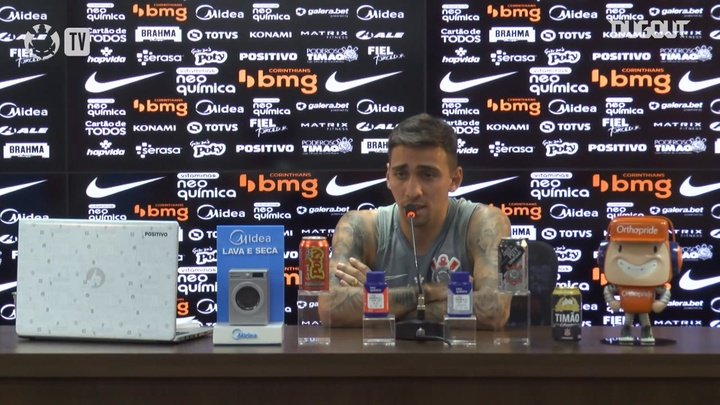 VÍDEO: Gustavo Silva elogia Jô, mas diz que pode ser 'camisa 9' no Corinthians