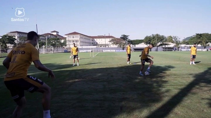 Santos treina com foco no duelo contra o Coritiba na Copa do Brasil.