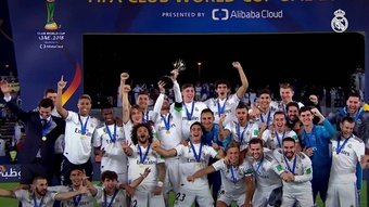VIDÉO : Les cinq premiers trophées de Courtois au Real Madrid. dugout