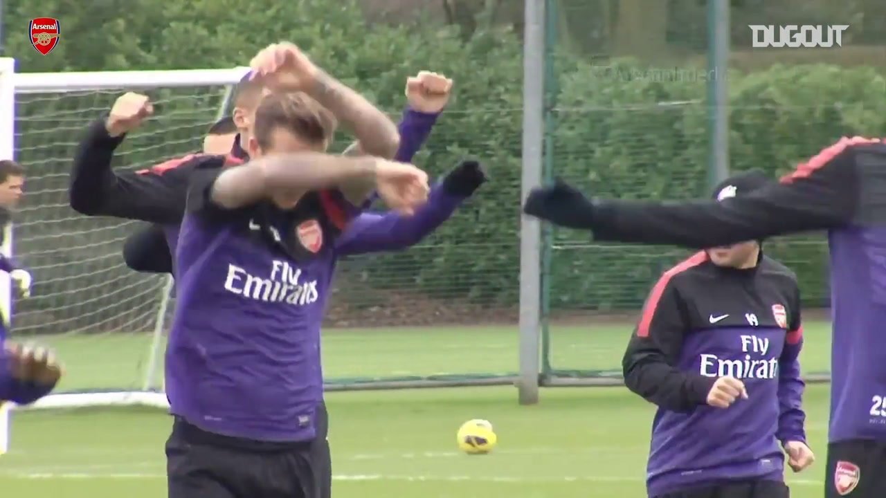 Lorsque David Beckham s'entrainait avec Arsenal. dugout