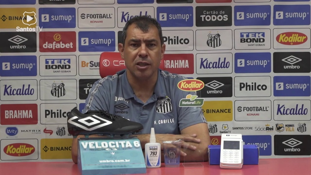Carille explica a estratégia do Santos no segundo tempo. DUGOUT