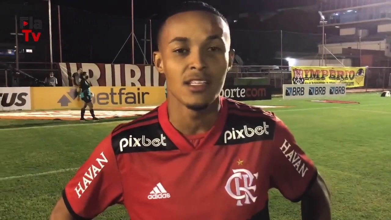 Lázaro comemora primeiros dois gols no profissional. DUGOUT