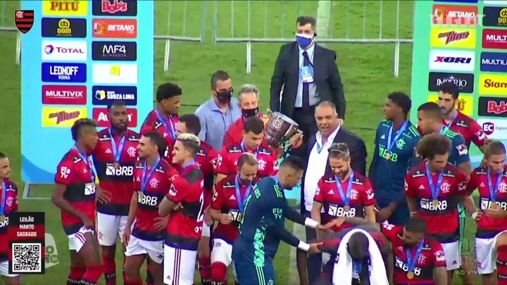 VIDEO: Flamengo celebrate Guanabara Cup trophy