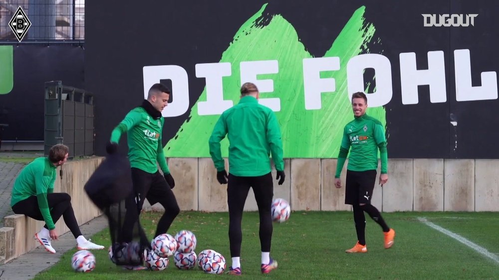 Borussia Mönchengladbach treina para duelo contra o Shakhtar Donetsk. DUGOUT