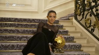 Da viagem para Paris às fotos com a Bola de Ouro. Confira os bastidores do dia especial de Aitana Bonmatí, vencedora do prêmio da France Football.