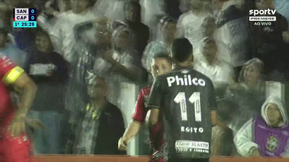 Lances da partida entre Santos FC e Athletico Paranaense.Dugout