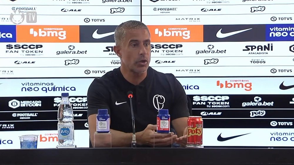 Sylvinho explica como deve utilizar Paulinho no meio de campo do Corinthians. DUGOUT