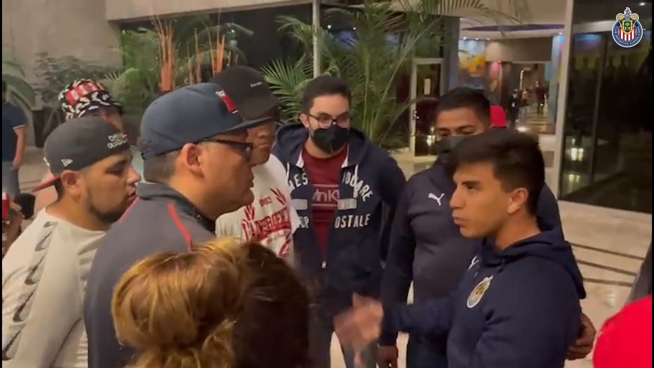 VÍDEO: la charla de Chivas con la hinchada antes de la trifulca. DUGOUT