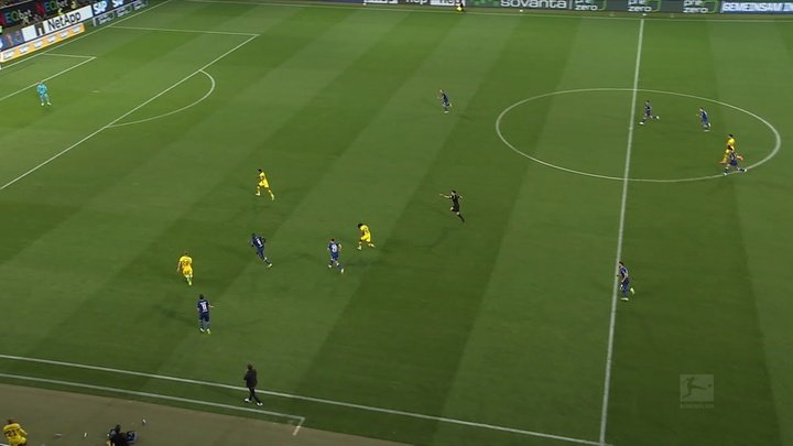VIDÉO : Le but de la saison ? Ryerson traverse tout le terrain et trompe le gardien de Dortmund