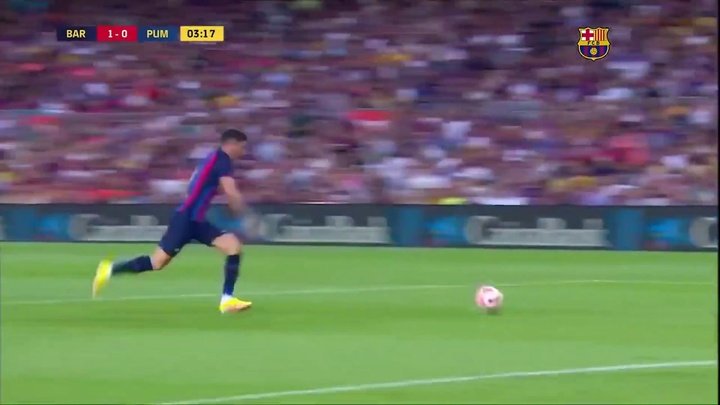 VIDÉO : Le premier but de Lewandowski avec Barcelone. dugout