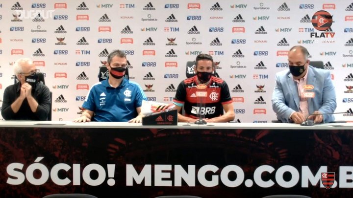 VÍDEO: Isla conta como decidiu assinar com o Flamengo