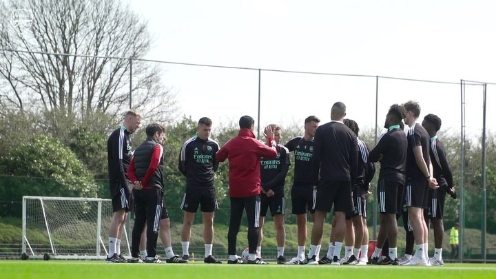 Martinelli brilha em treino de finalização antes de Arsenal x Manchester United; assista